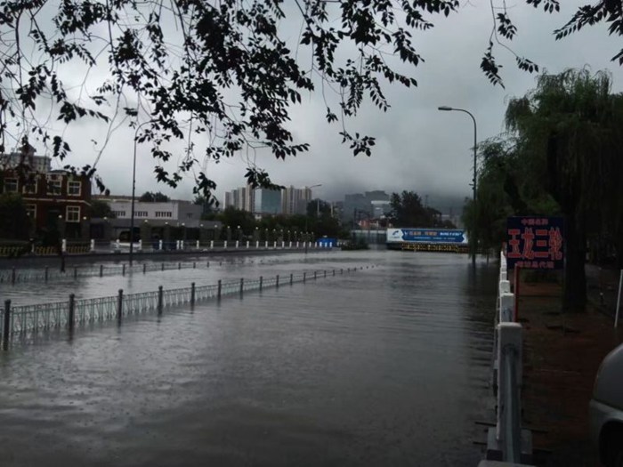 我們需要錦上添花，更需要“雪中送炭”